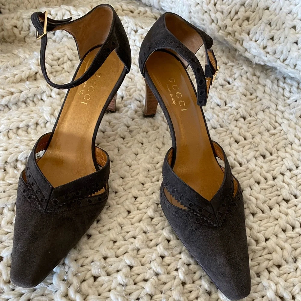 Gorgeous Gucci Heels - Picture 1 of 14